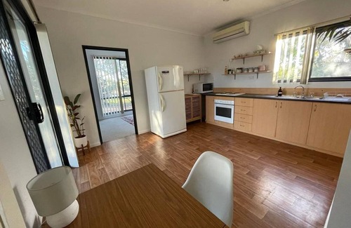 Moresby Cottage | A little retreat : just outside Geraldton. 1 bed+