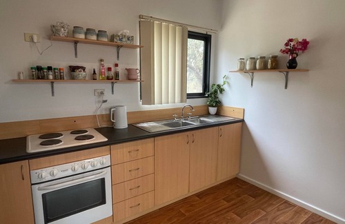 Moresby Cottage | A little retreat : just outside Geraldton. 1 bed+