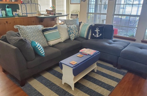 Houston Cottage | "A Little Secret" Cozy Cottage on Harris Brake Lake w/fishing Dock.Fully Stocked