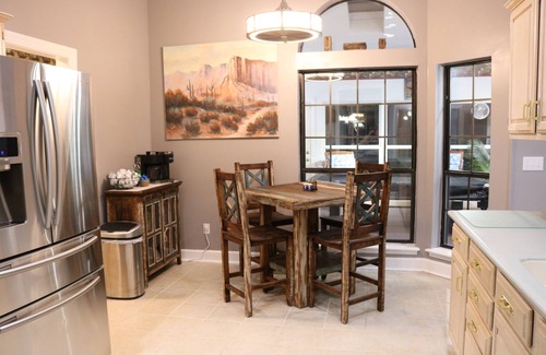 Southside House | A Little Southwest in the Southeast! Great Pool Home in Jacksonville!