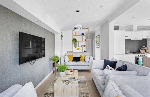 Lifton House | A lodge that sleeps 6 guests in 3 bedrooms