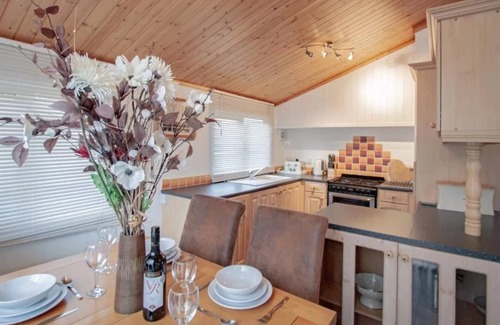 Troutbeck Bridge Ski Chalet | A lodge that sleeps 4 guests in 2 bedrooms
