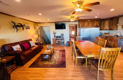 Venice House | A+ Lodging in the ❤️ of Venice Marina w/WIFI + Private Dock, Resort Lodging at Venice Marina