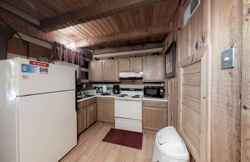 Rocky Grove Cabin | A Love Shack 1 Bedroom Cabin by RedAwning