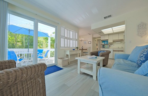 Holmes Beach Cottage | A lovely 2 bed and 2 bath property just moments from the beach