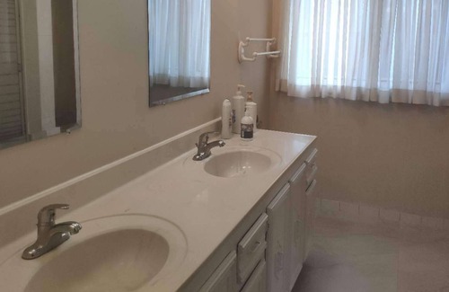Markham Bed & Breakfast | A lovely bedroom in a house for singles
