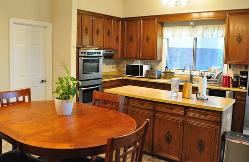 Markham Bed & Breakfast | A lovely bedroom in a house for singles