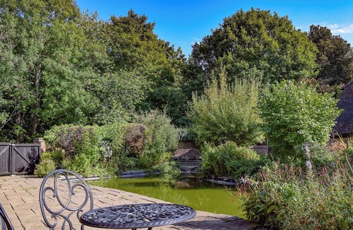 Wooburn Moor Cottage | A lovely couples retreat in the heart of the Chilterns.