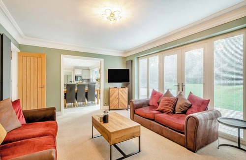 Overstrand Cottage | A lovely high-end property with five bedrooms and four bathrooms.