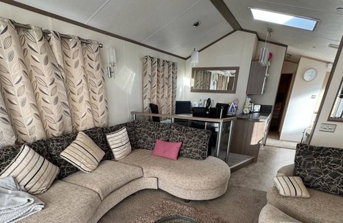 Selsey House | A Lovely place to stay close to the beach and entertainment