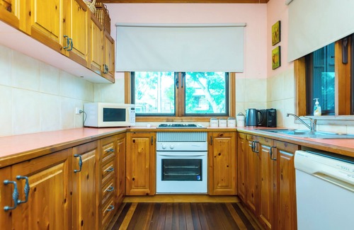 Gawler South Cottage | A lovely rustic cottage with all the modern conveniences