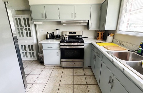Valdosta House | A Loving Place at Garden McRee, we're Pet Lovers!