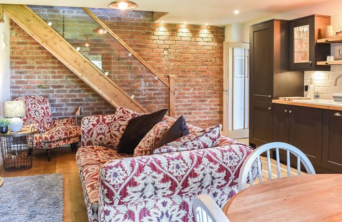 Talybont Cottage | A luxurious holiday home offering an enviable seaside location.