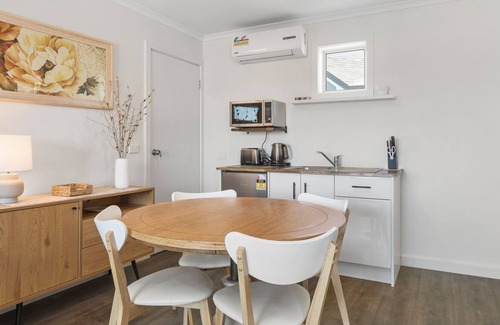 Mornington Apartment | A luxurious apartment right near the seaside!