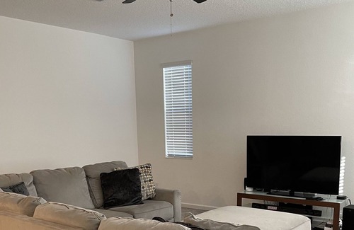South Apopka House | A Luxurious Getaway - 3 Bedroom Cozy & Modern Home