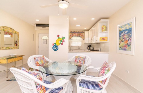 Seven Mile Beach Condo | A luxurious ground level condo within steps of the BEST part of 7 Mile Beach