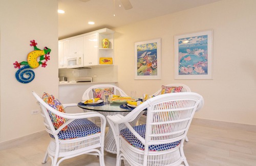 Seven Mile Beach Condo | A luxurious ground level condo within steps of the BEST part of 7 Mile Beach