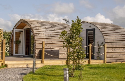 Huby Cabin | A luxurious pod with hot tub in Yorkshire close to many tourist attractions.