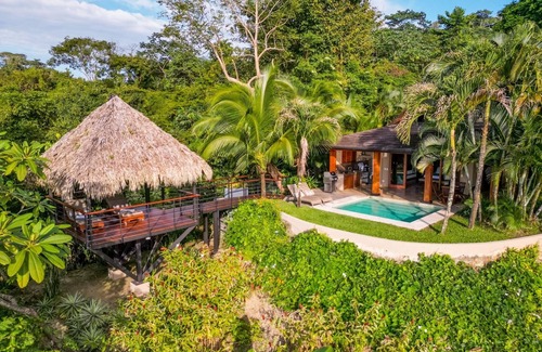 Mal Pais Cottage | A Luxurious Private and Secluded Jungle Retreat