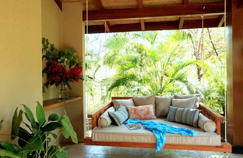 Mal Pais Cottage | A Luxurious Private and Secluded Jungle Retreat
