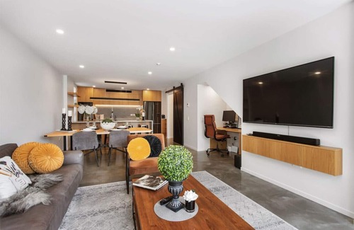 Christchurch City Centre House | A luxurious Retreat Sleeps 6