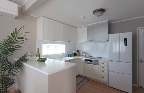 Oiwake House | A luxurious villa designed in Queen Anne style/Kitasakugun Nagano