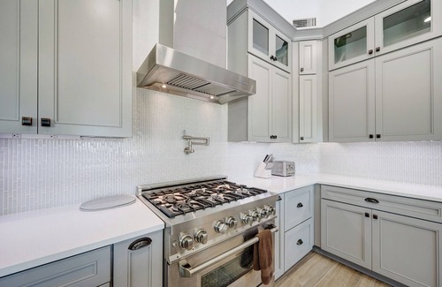 Chandler House | A Luxurious Waterfront Home awaits you!