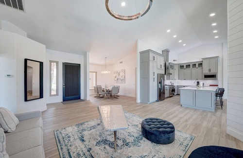 Chandler House | A Luxurious Waterfront Home awaits you!