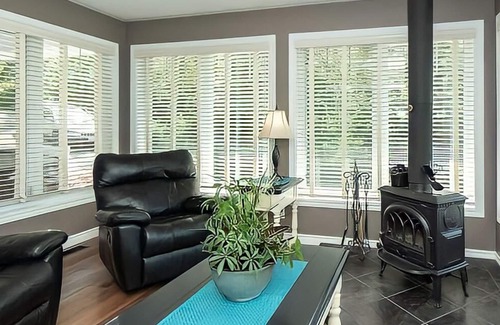 Katrine House | A LUXURY 6 BEDROOM LAKEFRONT COTTAGE Available for RENT!!!!