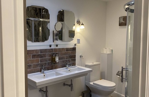 Taunton Cottage | A luxury boutique lodge within walking distance of Taunton town centre.