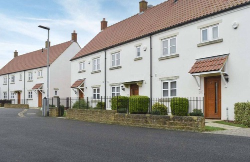 Norton Sub Hamdon Cottage | A luxury cottage located close to Hollies Hotel with a fabulous bar and restaurant.