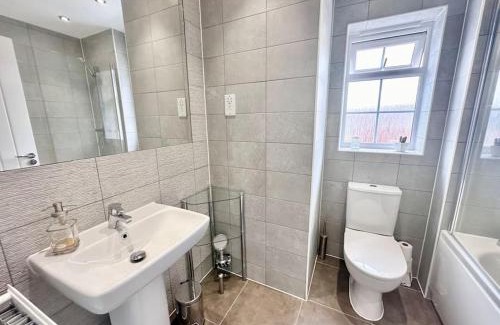 Coed-Y-Paen House | A luxury detached 4 bed home