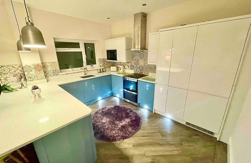 Coed-Y-Paen House | A luxury detached home with wave spa hot tub
