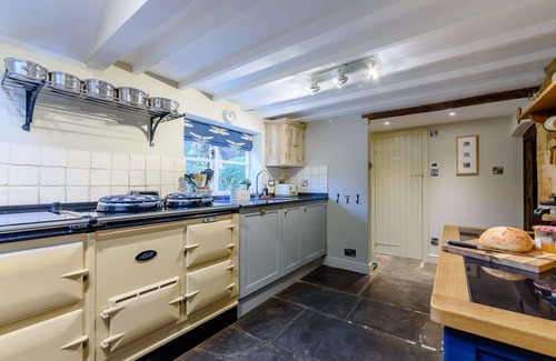 Ebrington Cottage | A Luxury Family Friendly Holiday Cottage in the Cotswolds - Spring Cottage