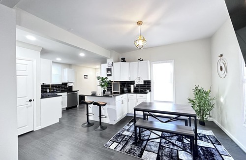 West Columbus House | A Luxury Franklinton Beauty, Near Downtown COSI