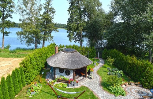Lubna House | A luxury home on the shore of the lake