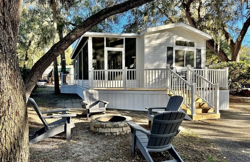 Salt Springs House | A luxury tiny house on a beautiful lake resort