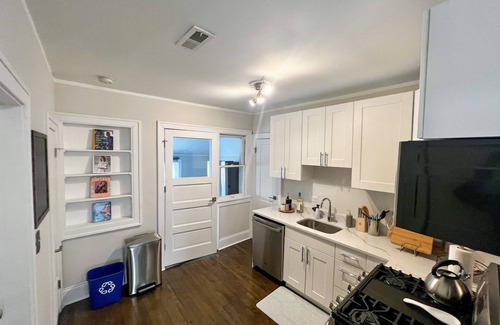 South Shore Condo | A luxury vintage condo close to lakefront and minutes from downtown!