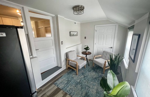 South Shore Condo | A luxury vintage condo close to lakefront and minutes from downtown!
