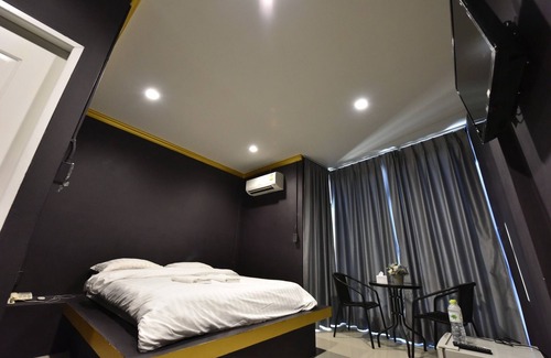 Khlong Thanon Hotel | A.M.Place