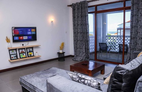 Vipingo Apartment | A magnificent 2 bedroomed apartment with a pool, 2 mins from the Ngoloko beach.