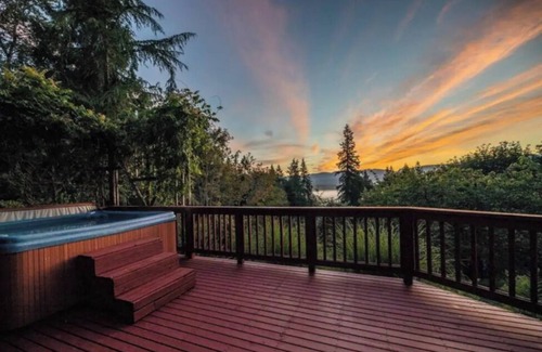 Monroe Cabin | A Marvelous Mountain Log Cabin Retreat w/hot tub