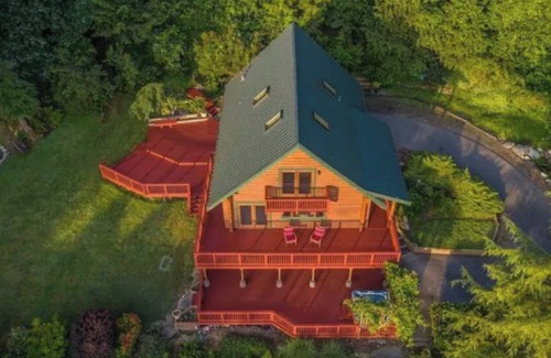 Monroe Cabin | A Marvelous Mountain Log Cabin Retreat w/hot tub