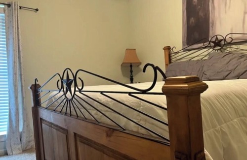 Lafayette House | A Memorable Getaway: Minutes from Downtown
