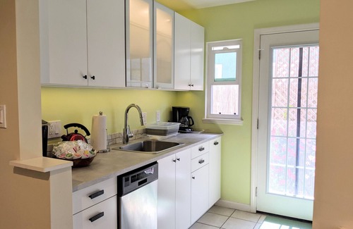 Bay Ho House | A mid-century hidden gem! Modern duplex with big yard close to beaches.