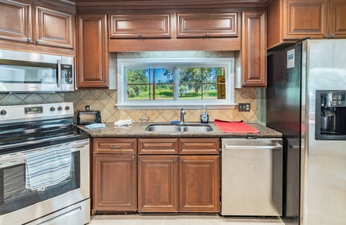 Plant City House | A mix of country & modern flair right off of the interstate