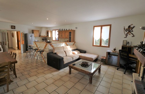 Saint-Martial-de-Nabirat House | A modern, spacious, detached house with private covered pool and fenced garden
