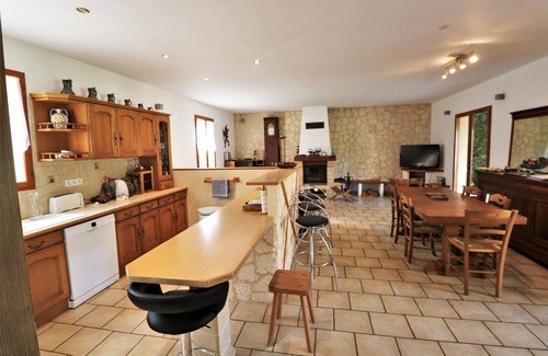 Saint-Martial-de-Nabirat House | A modern, spacious, detached house with private covered pool and fenced garden