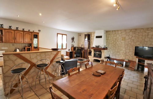 Saint-Martial-de-Nabirat House | A modern, spacious, detached house with private covered pool and fenced garden