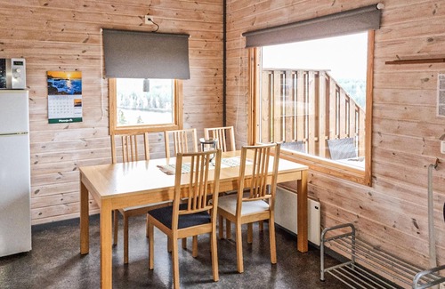 Vetlanda House | A modern cottage with a fantastic view of the lake.